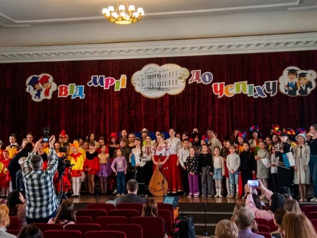 Сцена, що єднає серця: у Полтаві відзначили Міжнародний день театру